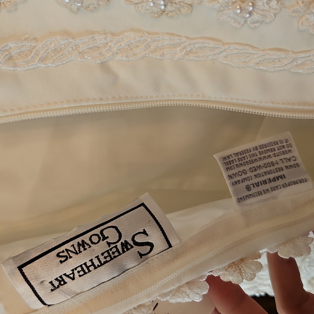 Vintage Sweetheart Gowns Daisy Chain A-Line Wedding Dress - Picture 7 of 8